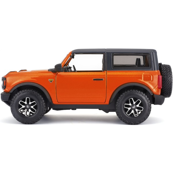 Фото - Коллекционная машинка 1:24 Maisto Ford Bronco, масштаб 1:24 (31530 met. orange)