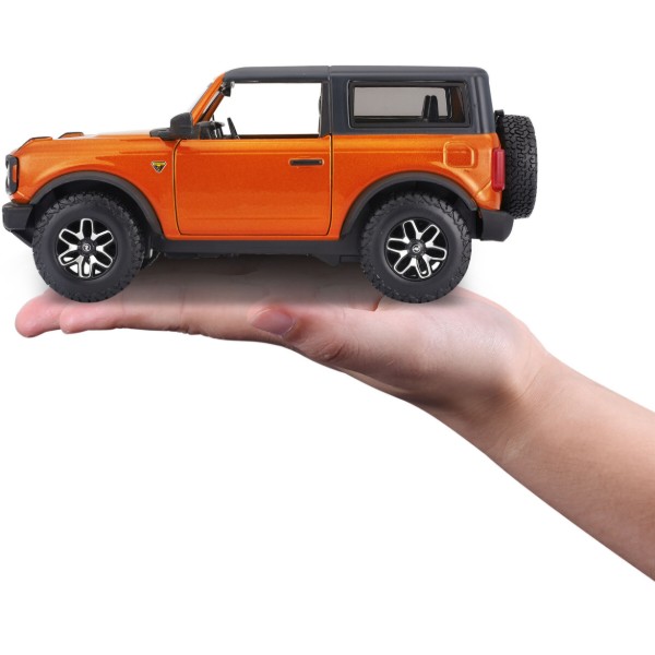 Фото - Коллекционная машинка 1:24 Maisto Ford Bronco, масштаб 1:24 (31530 met. orange)
