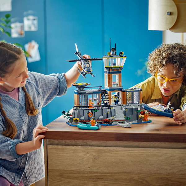 Фото - Конструктор LEGO City Полицейский остров-тюрьма (60419)
