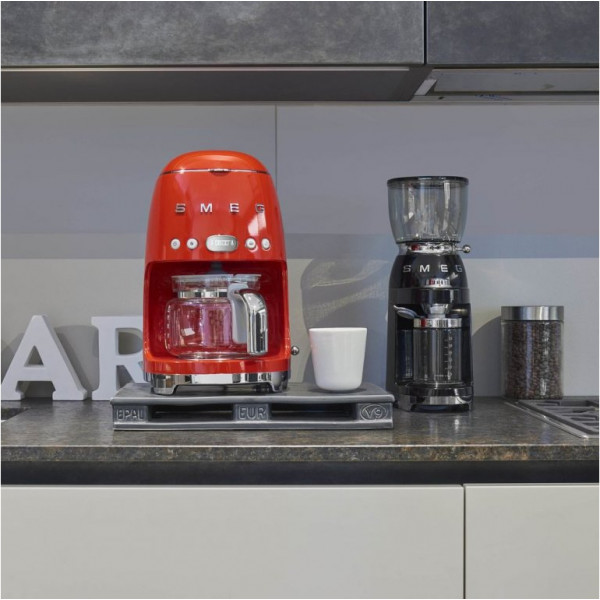 Фото - Кавоварка крапельна Smeg DCF02RDEU