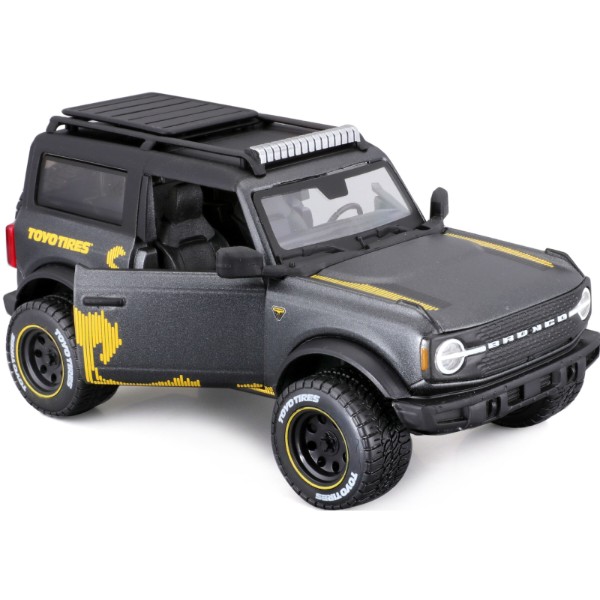 Фото - Коллекционная машинка 1:24 Maisto 2021 Ford Bronco Badlands (32541 met. grey)
