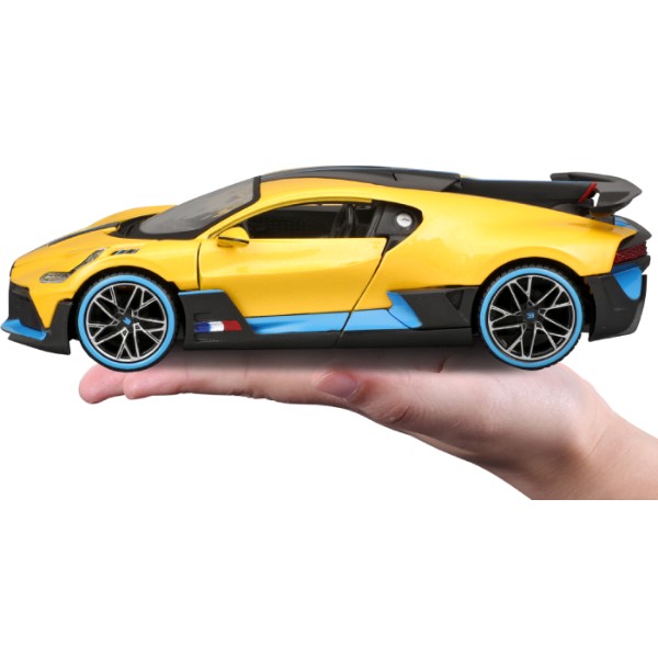 Фото - Коллекционная машинка 1:24 Maisto Bugatti Divo (31526 yellow)