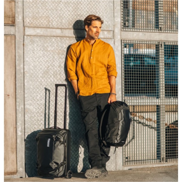 Фото - Чемодан Thule Chasm Carry-On 55cm/22" 40L TCCO-222 Black (3204985)