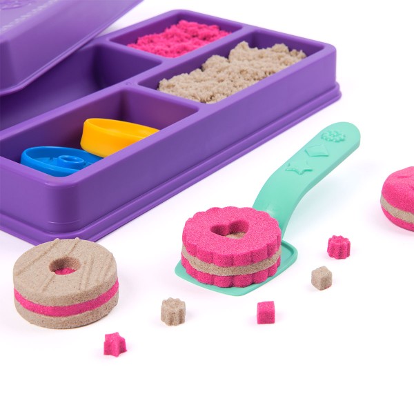 Фото - Кінетичний пісок Kinetic Sand КОЛІРНЕ ПЕЧИВО (2 кольори, 227 г, аксес.) (71678)