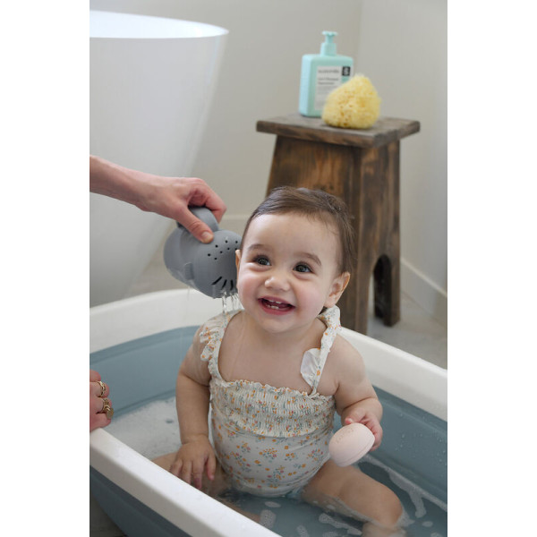 Фото - Лійка для купання малюка Beaba Ковшик силіконовий сірий (920411)