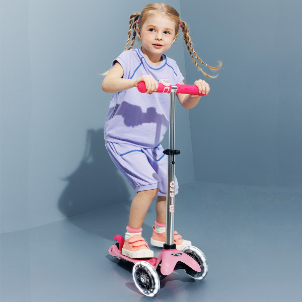 Фото - Триколісний самокат Micro серії Mini Deluxe Glow LED - МОРОЗНИЙ РОЖОВИЙ (MMD217)