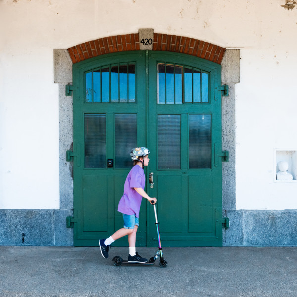 Фото - Двухколёсный самокат Micro серии Sprite LED – НЕОХРОМ (SA0237)