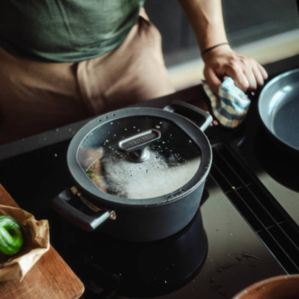 Фото - Каструля Fiskars Hard Face 3,5 л (1075526)