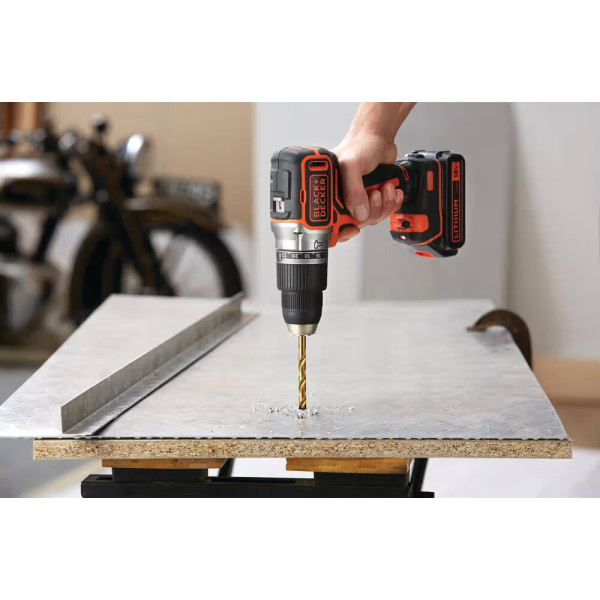 Фото - Дрель-шуруповерт Black&Decker BL188N