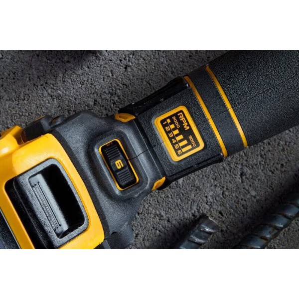 Фото - Болгарка DeWALT 18 B XR Li-lon (DCG409VSNT)