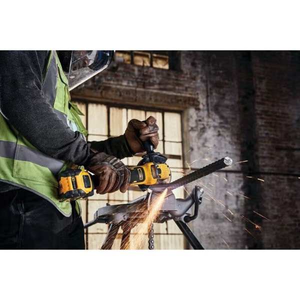 Фото - Болгарка DeWALT 18 B XR Li-lon (DCG409VSNT)