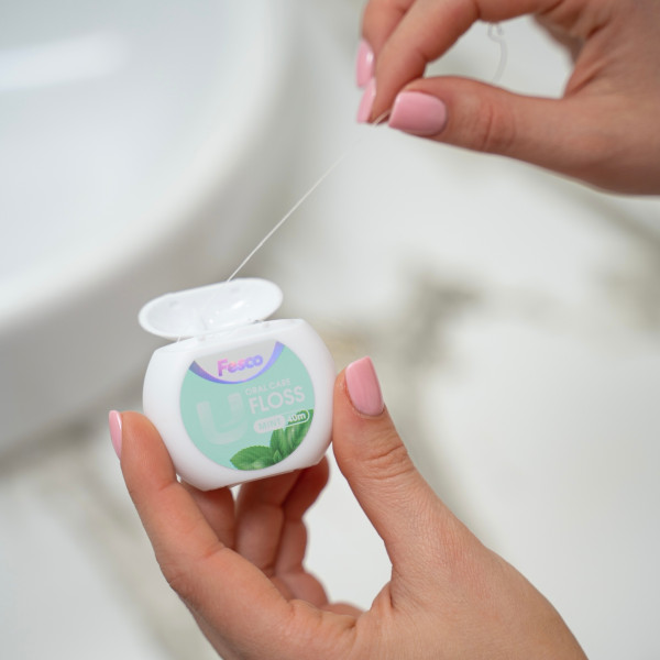 Фото - Зубна нитка Fesco Ultra Fresh Clean Mint 40 м (4820204702427)
