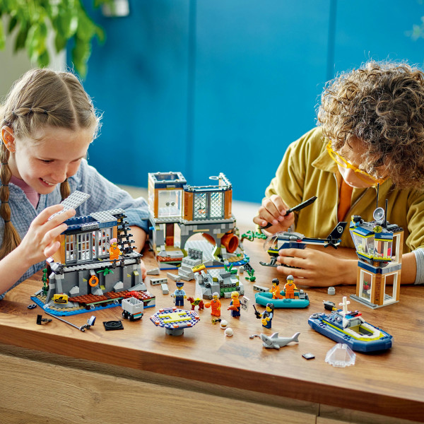 Фото - Конструктор LEGO City Полицейский остров-тюрьма (60419)