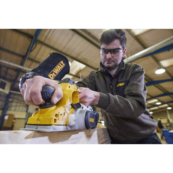 Фото - Рубанок столярний DeWALT 1050 Вт (D26500)