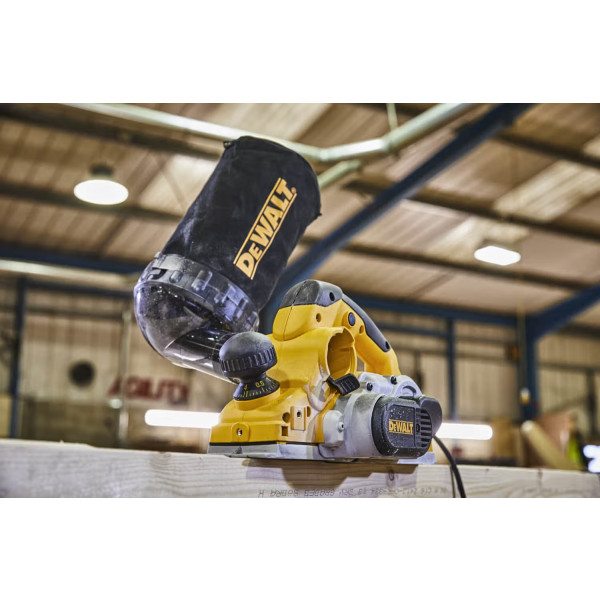 Фото - Рубанок столярний DeWALT 1050 Вт (D26500)