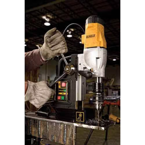 Фото - Станок DeWALT DWE1622K