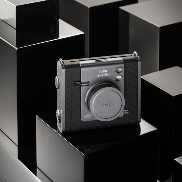Фото - Фотокамера миттєвого друку Fujifilm Instax Wide EVO BLACK (16840933)