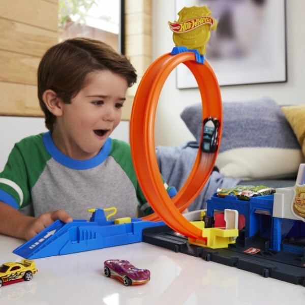 Фото - Игровой набор Hot Wheels Суперполицейский участок (JBM71)