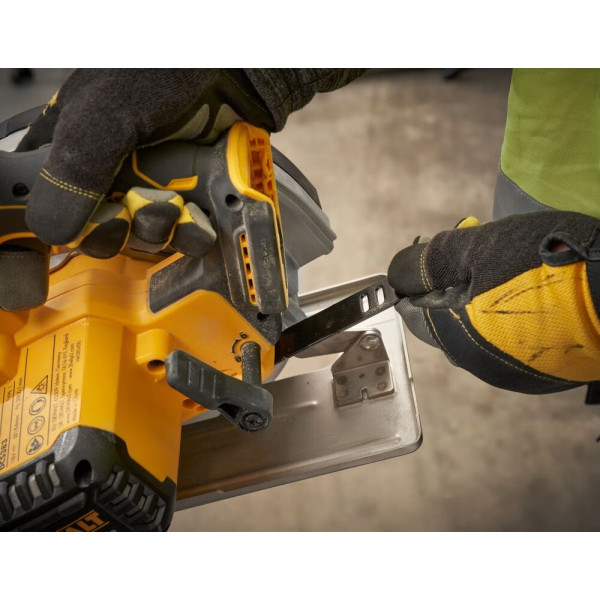 Фото - Пила дискова DeWALT DCS383N