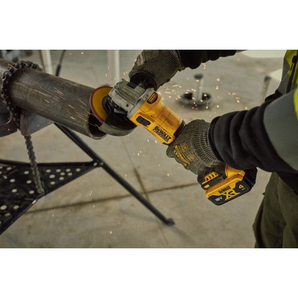 Фото - Болгарка DeWALT DCG407M2T