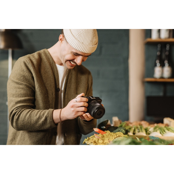 Фото - Фотокамера бездзеркальна Canon EOS R50 V RF-S 14-30 IS STM PZ Content Creator Kit (6895C030AA)