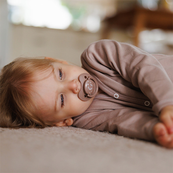 Фото - Анатомічна пустушка BabyOno 18 міс.+ біла/коричнева (1670/03)