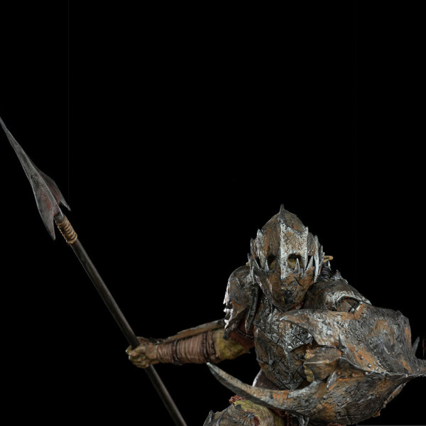 Фото - Колекційна фігурка Iron Studios LORD OF THE RINGS Armored Orc Art Scale 1/10 (WBLOR43021-10)