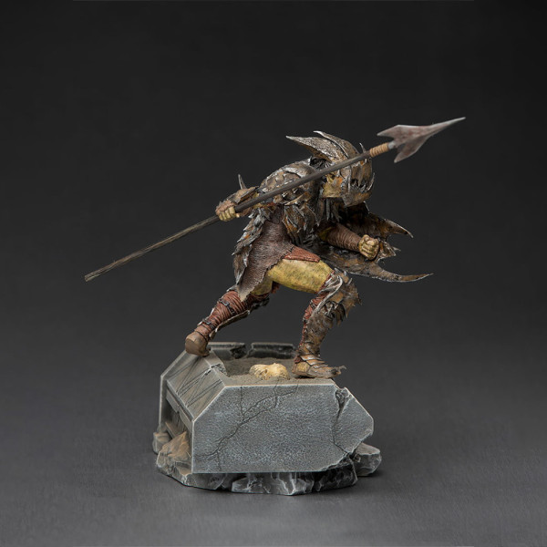 Фото - Колекційна фігурка Iron Studios LORD OF THE RINGS Armored Orc Art Scale 1/10 (WBLOR43021-10)