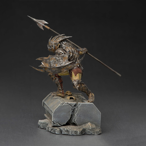 Фото - Колекційна фігурка Iron Studios LORD OF THE RINGS Armored Orc Art Scale 1/10 (WBLOR43021-10)