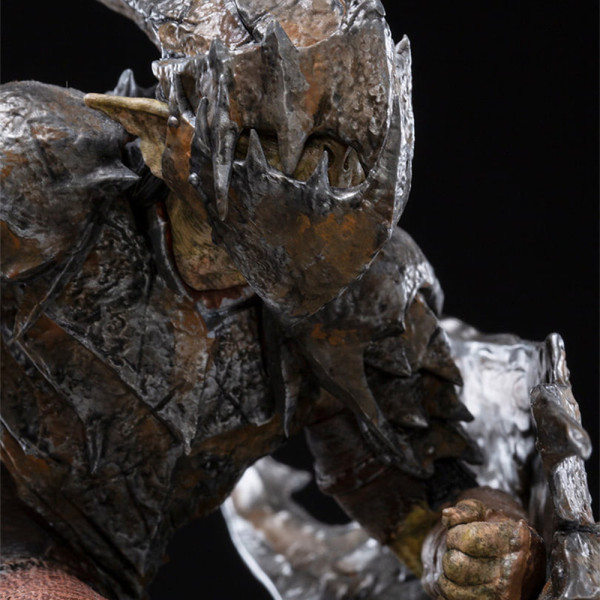 Фото - Колекційна фігурка Iron Studios LORD OF THE RINGS Armored Orc Art Scale 1/10 (WBLOR43021-10)