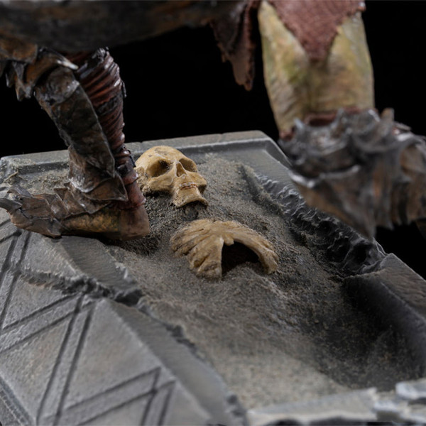 Фото - Колекційна фігурка Iron Studios LORD OF THE RINGS Armored Orc Art Scale 1/10 (WBLOR43021-10)