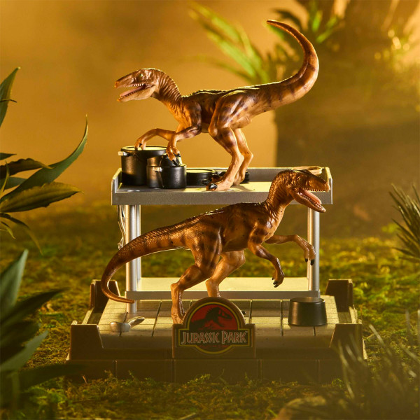 Фото - Колекційна фігурка Noble Collection JURASSIC PARK Velociraptor (NN2502)