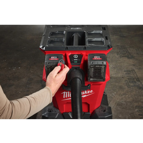 Фото - Пилосос миючий з контейнером Milwaukee M18 F2VC23LG2-0 (4933500140)