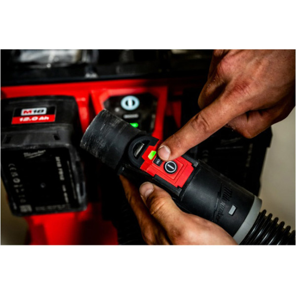 Фото - Пилосос миючий з контейнером Milwaukee M18 F2VC23LG2-0 (4933500140)