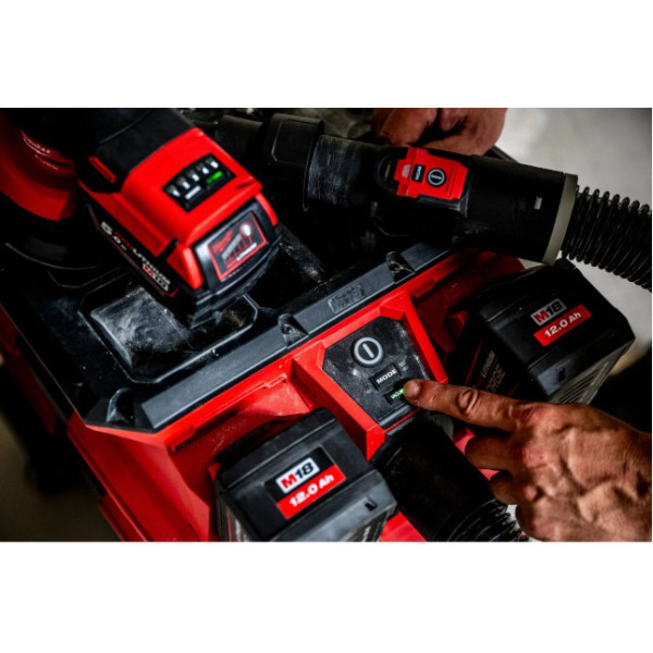 Фото - Пилосос миючий з контейнером Milwaukee M18 F2VC23LG2-0 (4933500140)