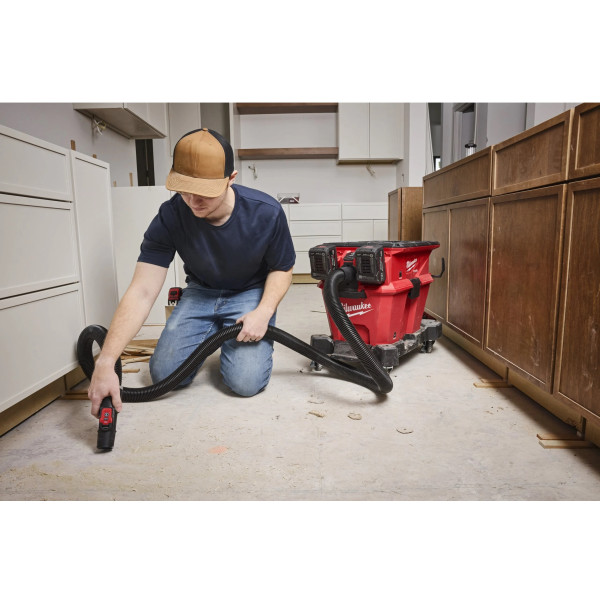 Фото - Пилосос миючий з контейнером Milwaukee M18 F2VC23LG2-0 (4933500140)