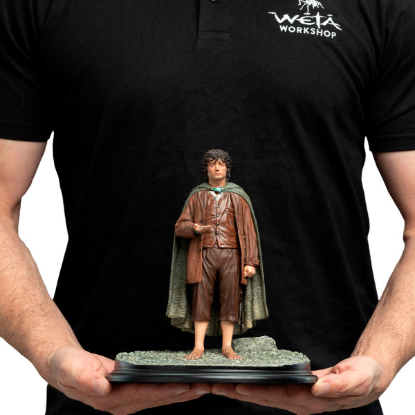 Фото - Коллекционная фигурка Weta Workshop Lord of the Rings Frodo Baggins, Ringbearer Classic Series (860104156)