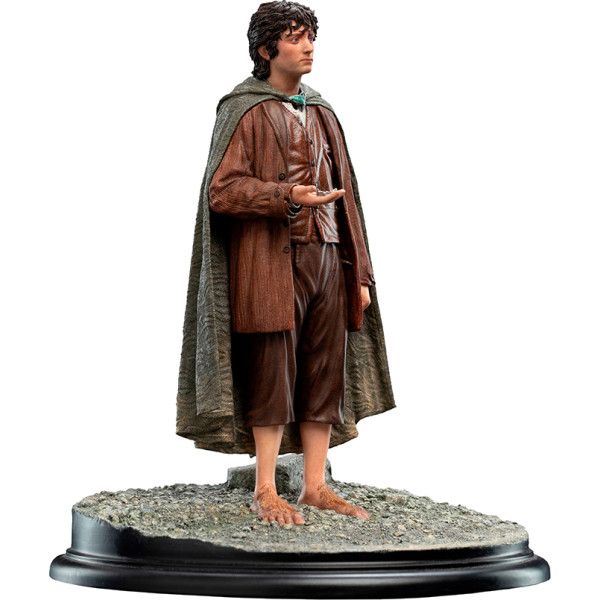 Фото - Коллекционная фигурка Weta Workshop Lord of the Rings Frodo Baggins, Ringbearer Classic Series (860104156)