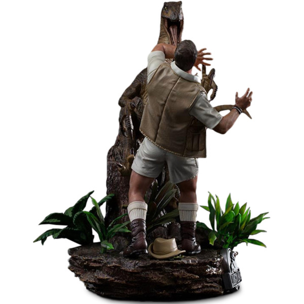 Фото - Колекційна фігурка Iron Studios JURASSIC PARK Clever Girl  Deluxe Art Scale 1/10 (UNIVJP40421-10)