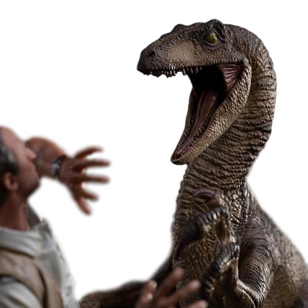 Фото - Колекційна фігурка Iron Studios JURASSIC PARK Clever Girl  Deluxe Art Scale 1/10 (UNIVJP40421-10)