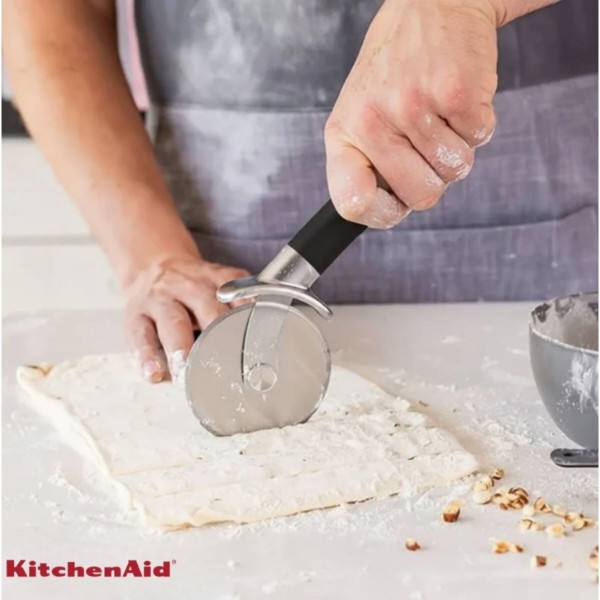 Фото - Нож для пиццы KitchenAid Classic 24 см черный (KHH113OHOBEG)