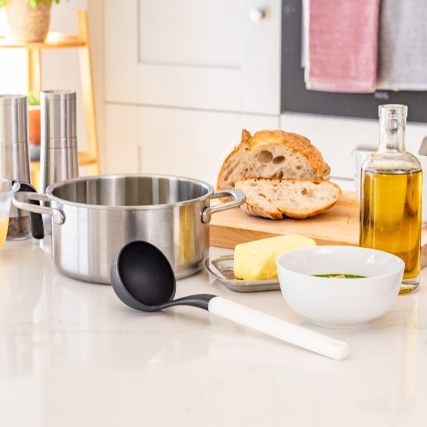 Фото - Ополоник KitchenAid Classic 27 см білий (KHA006OHPNG)