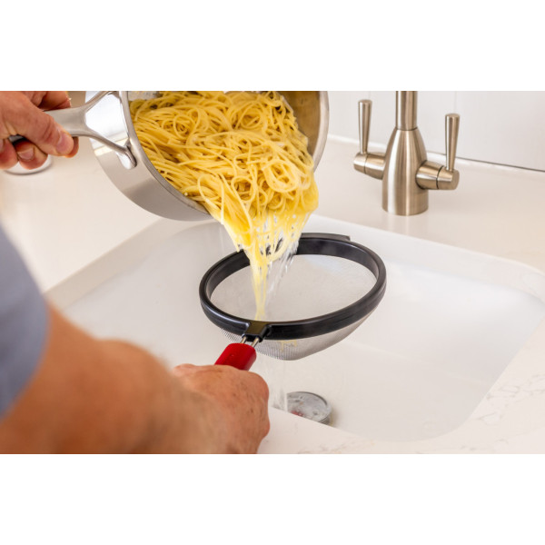 Фото - Сито KitchenAid 18 см красный (KHA161OHEREG)