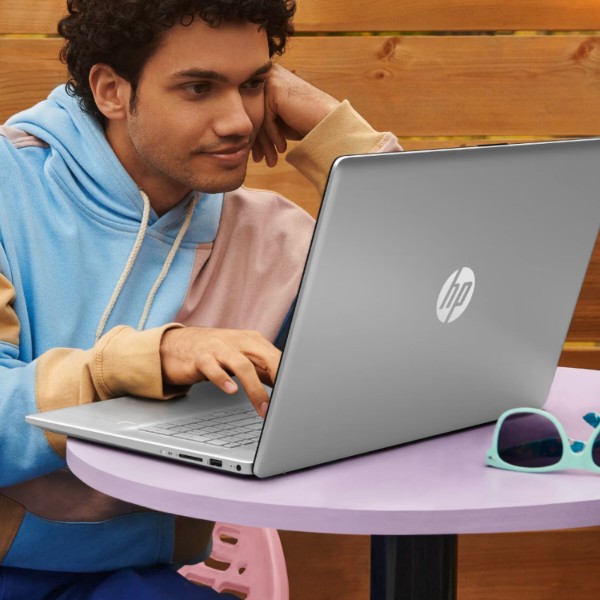 Фото - Ноутбук HP Laptop 17-cp2047ua (D16H0EA) Natural Silver