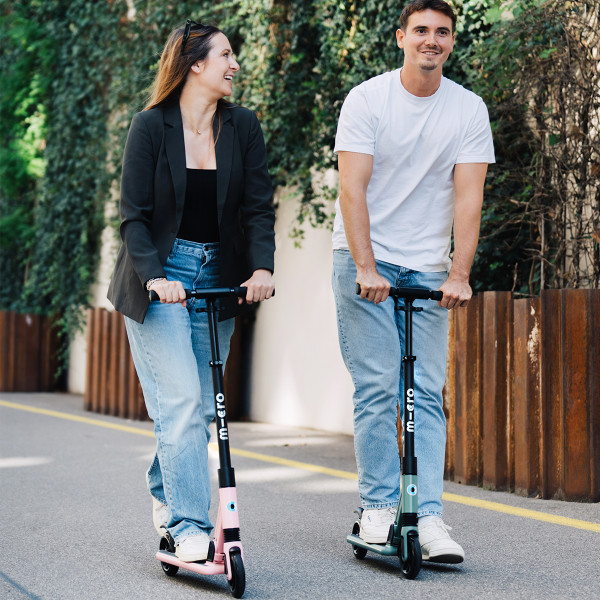 Фото - Двоколісний самокат Micro серії Sprite Suspension - РОЖЕВИЙ (SA0248)