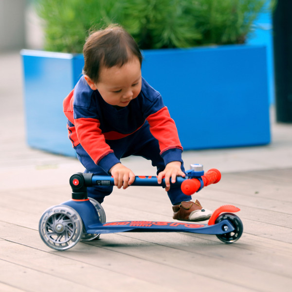 Фото - Триколісний самокат Micro серії Mini Deluxe Foldable LED – Синій (MMD196)