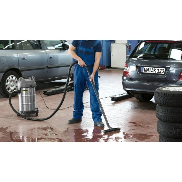 Фото - Уцінка - Пилосос для сухого прибирання з контейнером і мішком Karcher NT 38/1 Me Classic (1.428-538.0)