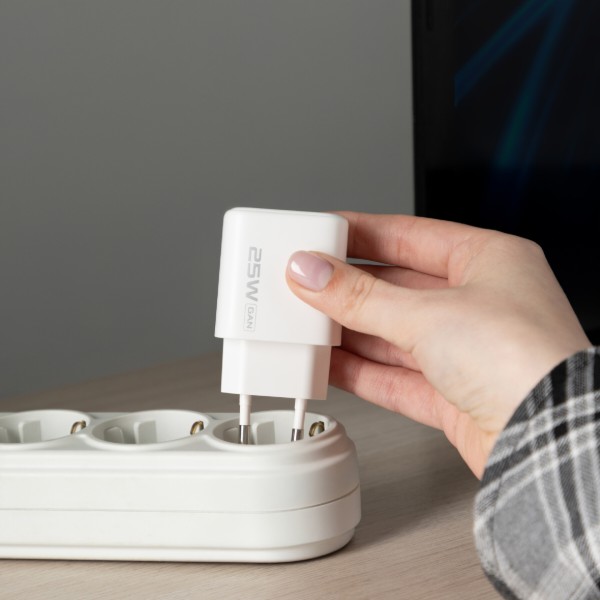Фото - Сетевое зарядное устройство Proove Silicone Power 2 25W Type-C White (WCSP25010002)