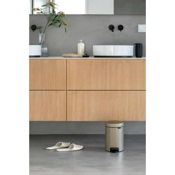 Фото - Бак для сміття з педаллю Brabantia Pedal Bin 3 л 304408