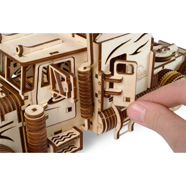 Фото - 3D пазлы Ugears Тягач VM-03 (70056)